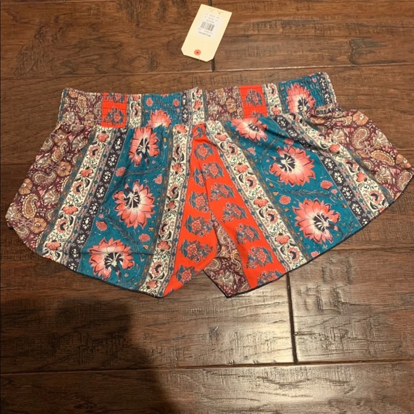 Billabong swim bottoms/shorts - Picture 2 of 5